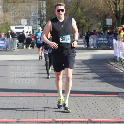 12.04.2026 - 45. Internationalen Wilhelmsburger Insellauf Strokosch-Dieckow http://msf.ph/oto/9455854 12.04.2026 10:31:54 Ziel 3584, 3619, 3634, 2780 meine-sportfotos.de