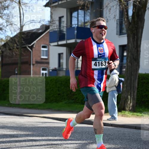 12.04.2026 - 45. Internationalen Wilhelmsburger Insellauf J. Mangold http://msf.ph/oto/9455857 12.04.2026 10:28:19 Ziel 5473, 4163, 4214, 2022, 4068, 4294, 2851, 5452, 4995, 5833, 3904, 4994, 4831, 3141, 4883, 2979, 3585, 4154, 3473, 4075, 4144, 5316 meine-sportfotos.de