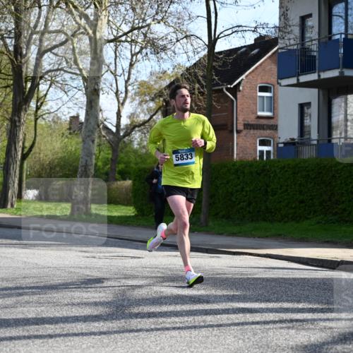 12.04.2026 - 45. Internationalen Wilhelmsburger Insellauf J. Mangold http://msf.ph/oto/9455860 12.04.2026 10:28:24 Ziel 2851, 5452, 4995, 5833, 3904, 4994, 4831, 3141, 4883, 2979, 3585, 4154, 3473, 4075, 4144, 5316, 3514, 2793 meine-sportfotos.de