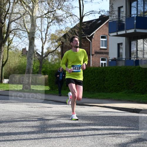 12.04.2026 - 45. Internationalen Wilhelmsburger Insellauf J. Mangold http://msf.ph/oto/9455862 12.04.2026 10:28:25 Ziel 2851, 5452, 4995, 5833, 3904, 4994, 4831, 3141, 4883, 2979, 3585, 4154, 3473, 4075, 4144, 5316, 3514, 2793 meine-sportfotos.de