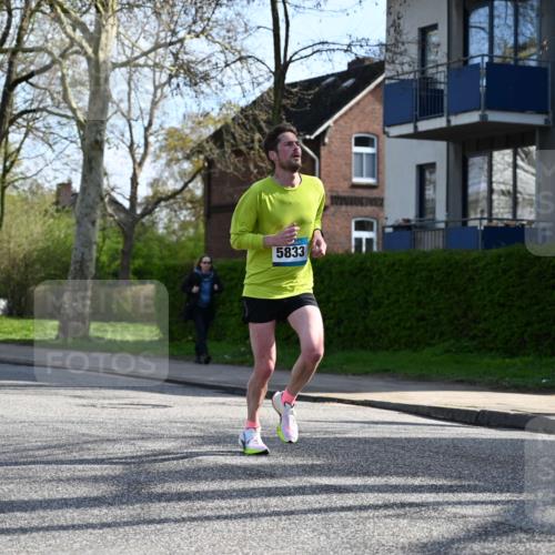 12.04.2026 - 45. Internationalen Wilhelmsburger Insellauf J. Mangold http://msf.ph/oto/9455863 12.04.2026 10:28:25 Ziel 2851, 5452, 4995, 5833, 3904, 4994, 4831, 3141, 4883, 2979, 3585, 4154, 3473, 4075, 4144, 5316, 3514, 2793 meine-sportfotos.de
