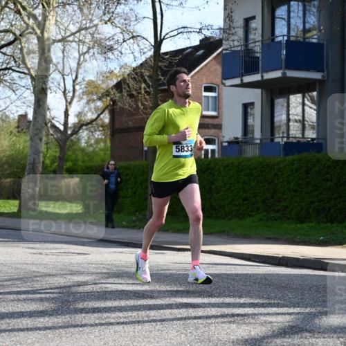 12.04.2026 - 45. Internationalen Wilhelmsburger Insellauf J. Mangold http://msf.ph/oto/9455864 12.04.2026 10:28:25 Ziel 2851, 5452, 4995, 5833, 3904, 4994, 4831, 3141, 4883, 2979, 3585, 4154, 3473, 4075, 4144, 5316, 3514, 2793 meine-sportfotos.de
