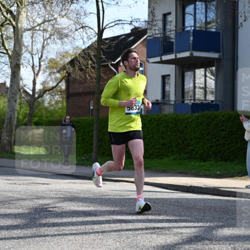 12.04.2026 - 45. Internationalen Wilhelmsburger Insellauf J. Mangold http://msf.ph/oto/9455866 12.04.2026 10:28:25 Ziel 2851, 5452, 4995, 5833, 3904, 4994, 4831, 3141, 4883, 2979, 3585, 4154, 3473, 4075, 4144, 5316, 3514, 2793 meine-sportfotos.de