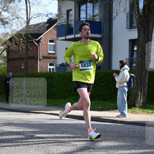 12.04.2026 - 45. Internationalen Wilhelmsburger Insellauf J. Mangold http://msf.ph/oto/9455871 12.04.2026 10:28:25 Ziel 2851, 5452, 4995, 5833, 3904, 4994, 4831, 3141, 4883, 2979, 3585, 4154, 3473, 4075, 4144, 5316, 3514, 2793 meine-sportfotos.de