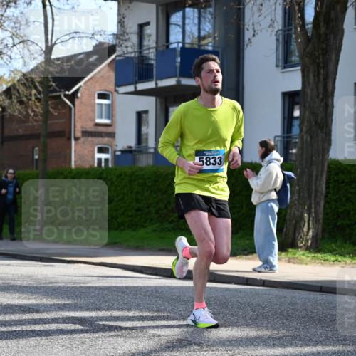 12.04.2026 - 45. Internationalen Wilhelmsburger Insellauf J. Mangold http://msf.ph/oto/9455872 12.04.2026 10:28:25 Ziel 2851, 5452, 4995, 5833, 3904, 4994, 4831, 3141, 4883, 2979, 3585, 4154, 3473, 4075, 4144, 5316, 3514, 2793 meine-sportfotos.de