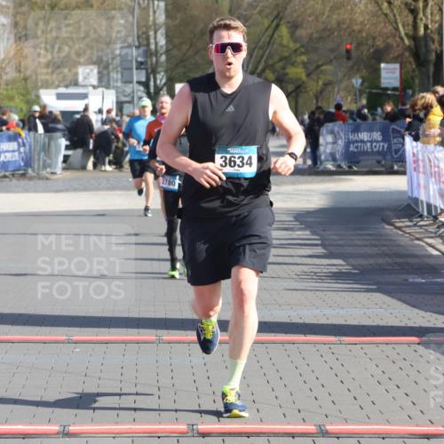12.04.2026 - 45. Internationalen Wilhelmsburger Insellauf Strokosch-Dieckow http://msf.ph/oto/9455873 12.04.2026 10:31:55 Ziel 3619, 3634, 2780 meine-sportfotos.de