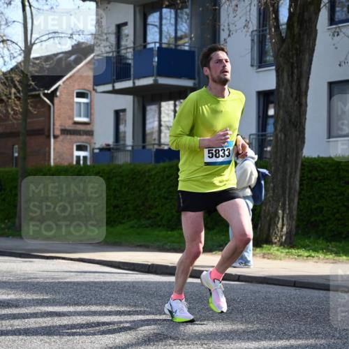 12.04.2026 - 45. Internationalen Wilhelmsburger Insellauf J. Mangold http://msf.ph/oto/9455875 12.04.2026 10:28:25 Ziel 2851, 5452, 4995, 5833, 3904, 4994, 4831, 3141, 4883, 2979, 3585, 4154, 3473, 4075, 4144, 5316, 3514, 2793 meine-sportfotos.de