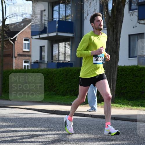12.04.2026 - 45. Internationalen Wilhelmsburger Insellauf J. Mangold http://msf.ph/oto/9455876 12.04.2026 10:28:25 Ziel 2851, 5452, 4995, 5833, 3904, 4994, 4831, 3141, 4883, 2979, 3585, 4154, 3473, 4075, 4144, 5316, 3514, 2793 meine-sportfotos.de