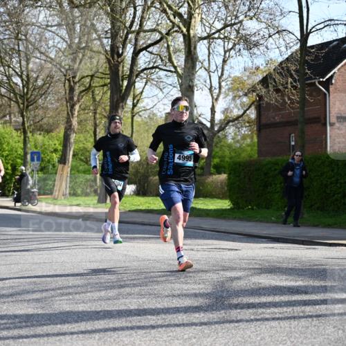 12.04.2026 - 45. Internationalen Wilhelmsburger Insellauf J. Mangold http://msf.ph/oto/9455878 12.04.2026 10:28:26 Ziel 2851, 5452, 4995, 5833, 3904, 4994, 4831, 3141, 4883, 2979, 3585, 4154, 4154, 3473, 4075, 4144, 5316, 3514, 2793 meine-sportfotos.de