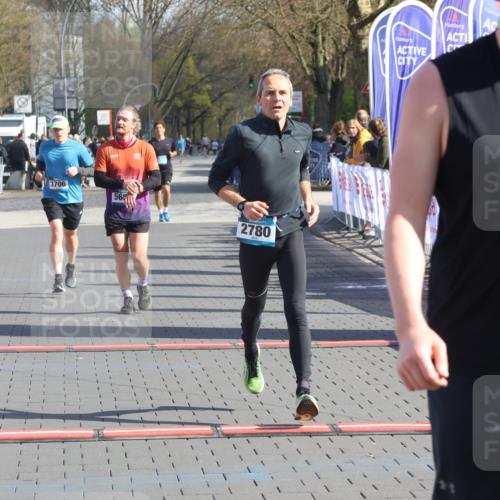 12.04.2026 - 45. Internationalen Wilhelmsburger Insellauf Strokosch-Dieckow http://msf.ph/oto/9455880 12.04.2026 10:31:58 Ziel 3634, 2780, 5653, 3706 meine-sportfotos.de