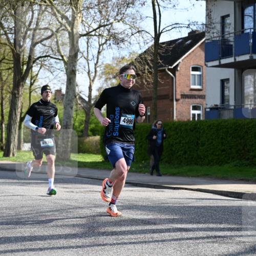 12.04.2026 - 45. Internationalen Wilhelmsburger Insellauf J. Mangold http://msf.ph/oto/9455889 12.04.2026 10:28:27 Ziel 5452, 4995, 5833, 3904, 4994, 4831, 3141, 4883, 2979, 3585, 4154, 3473, 3473, 4075, 4144, 5316, 3514, 2793 meine-sportfotos.de