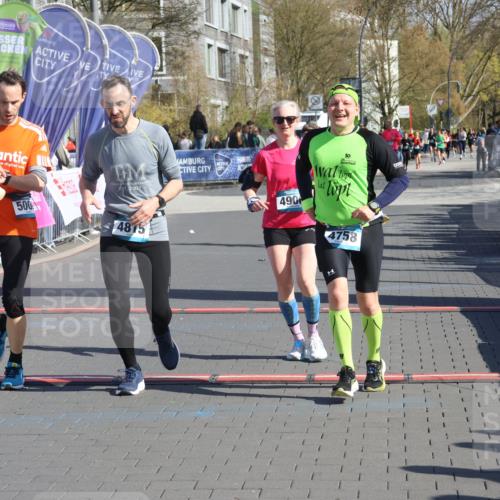 12.04.2026 - 45. Internationalen Wilhelmsburger Insellauf Strokosch-Dieckow http://msf.ph/oto/9455893 12.04.2026 10:44:59 Ziel 2940, 4815, 4758, 5009, 4906 meine-sportfotos.de