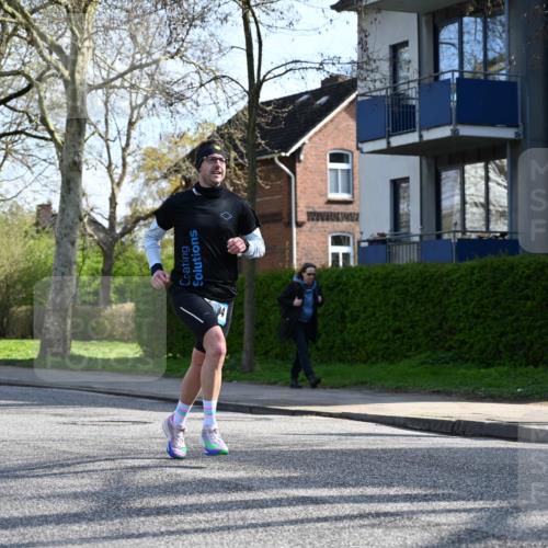12.04.2026 - 45. Internationalen Wilhelmsburger Insellauf J. Mangold http://msf.ph/oto/9455897 12.04.2026 10:28:28 Ziel 4995, 5833, 3904, 4994, 4831, 3141, 4883, 2979, 3585, 4154, 3473, 4075, 4144, 5316, 5316, 3514, 2793, 3777 meine-sportfotos.de