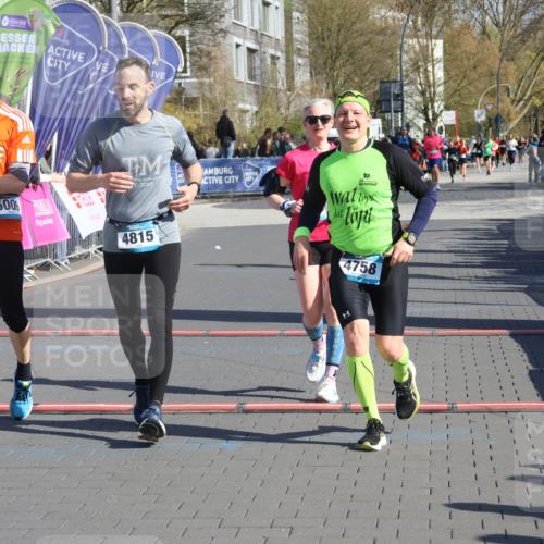 12.04.2026 - 45. Internationalen Wilhelmsburger Insellauf Strokosch-Dieckow http://msf.ph/oto/9455905 12.04.2026 10:44:59 Ziel 2940, 4815, 4758, 5009, 4906 meine-sportfotos.de