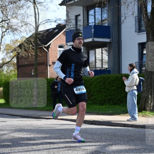 12.04.2026 - 45. Internationalen Wilhelmsburger Insellauf J. Mangold http://msf.ph/oto/9455908 12.04.2026 10:28:28 Ziel 4995, 5833, 3904, 4994, 4831, 3141, 4883, 2979, 3585, 4154, 3473, 4075, 4144, 5316, 5316, 3514, 2793, 3777 meine-sportfotos.de