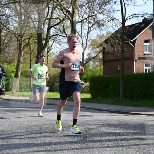 12.04.2026 - 45. Internationalen Wilhelmsburger Insellauf J. Mangold http://msf.ph/oto/9455915 12.04.2026 10:28:29 Ziel 4995, 5833, 3904, 4994, 4831, 3141, 4883, 2979, 3585, 4154, 3473, 4075, 4144, 5316, 3514, 2793, 3777, 4979, 4087 meine-sportfotos.de