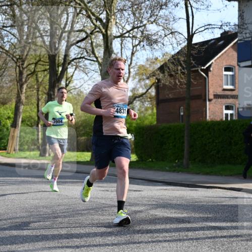 12.04.2026 - 45. Internationalen Wilhelmsburger Insellauf J. Mangold http://msf.ph/oto/9455917 12.04.2026 10:28:30 Ziel 4995, 5833, 3904, 4994, 4831, 3141, 4883, 2979, 3585, 4154, 3473, 4075, 4075, 4144, 5316, 3514, 2793, 3777, 4979, 4087 meine-sportfotos.de