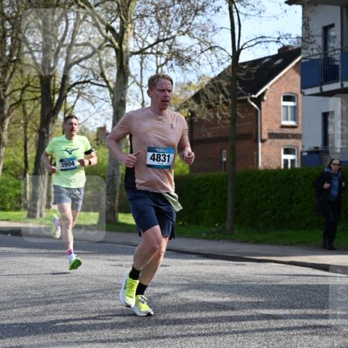 12.04.2026 - 45. Internationalen Wilhelmsburger Insellauf J. Mangold http://msf.ph/oto/9455921 12.04.2026 10:28:30 Ziel 4995, 5833, 3904, 4994, 4831, 3141, 4883, 2979, 3585, 4154, 3473, 4075, 4075, 4144, 5316, 3514, 2793, 3777, 4979, 4087 meine-sportfotos.de