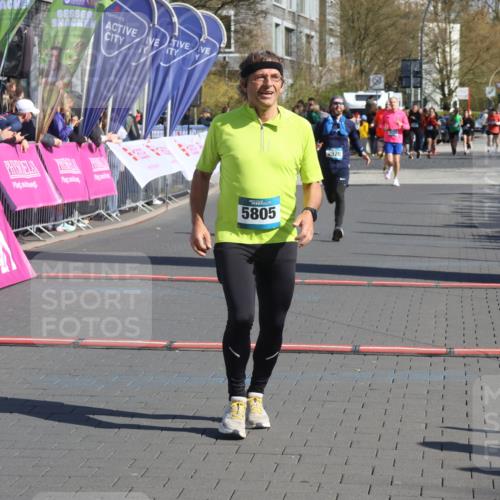 12.04.2026 - 45. Internationalen Wilhelmsburger Insellauf Strokosch-Dieckow http://msf.ph/oto/9455926 12.04.2026 10:45:06 Ziel 5805, 2920 meine-sportfotos.de