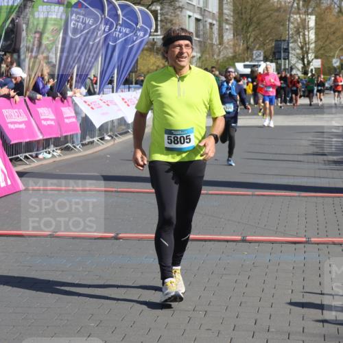 12.04.2026 - 45. Internationalen Wilhelmsburger Insellauf Strokosch-Dieckow http://msf.ph/oto/9455928 12.04.2026 10:45:06 Ziel 5805, 2920 meine-sportfotos.de