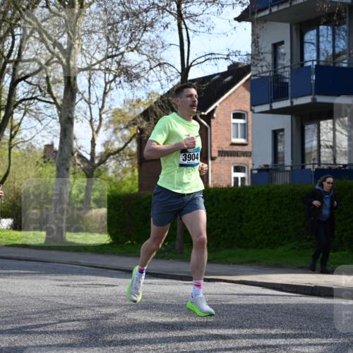 12.04.2026 - 45. Internationalen Wilhelmsburger Insellauf J. Mangold http://msf.ph/oto/9455931 12.04.2026 10:28:31 Ziel 4995, 5833, 3904, 4994, 4831, 3141, 4883, 2979, 3585, 4154, 3473, 4075, 4144, 5316, 3514, 2793, 3777, 4979, 4087 meine-sportfotos.de