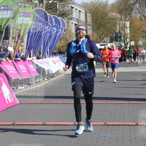 12.04.2026 - 45. Internationalen Wilhelmsburger Insellauf Strokosch-Dieckow http://msf.ph/oto/9455935 12.04.2026 10:45:09 Ziel 2920 meine-sportfotos.de