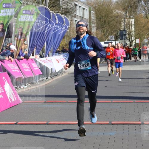 12.04.2026 - 45. Internationalen Wilhelmsburger Insellauf Strokosch-Dieckow http://msf.ph/oto/9455937 12.04.2026 10:45:09 Ziel 2920 meine-sportfotos.de