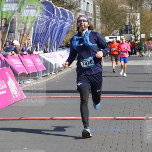 12.04.2026 - 45. Internationalen Wilhelmsburger Insellauf Strokosch-Dieckow http://msf.ph/oto/9455939 12.04.2026 10:45:09 Ziel 2920 meine-sportfotos.de