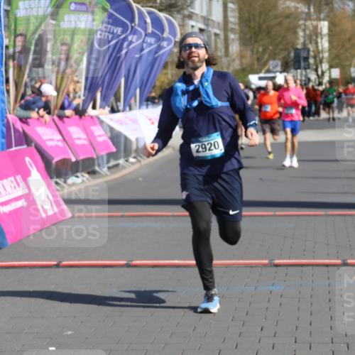 12.04.2026 - 45. Internationalen Wilhelmsburger Insellauf Strokosch-Dieckow http://msf.ph/oto/9455941 12.04.2026 10:45:09 Ziel 2920 meine-sportfotos.de