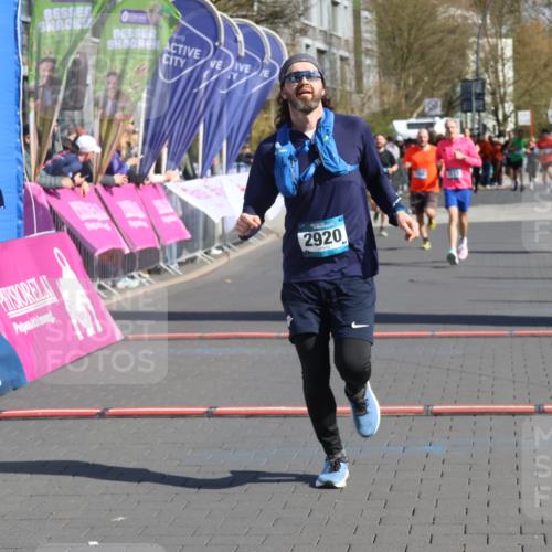 12.04.2026 - 45. Internationalen Wilhelmsburger Insellauf Strokosch-Dieckow http://msf.ph/oto/9455943 12.04.2026 10:45:09 Ziel 2920 meine-sportfotos.de
