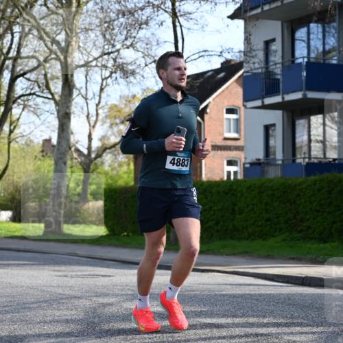 12.04.2026 - 45. Internationalen Wilhelmsburger Insellauf J. Mangold http://msf.ph/oto/9455944 12.04.2026 10:28:32 Ziel 4995, 5833, 3904, 4994, 4831, 3141, 4883, 2979, 3585, 4154, 3473, 4075, 4144, 5316, 3514, 3514, 2793, 3777, 4979, 4087 meine-sportfotos.de
