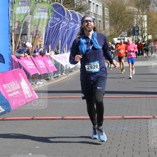 12.04.2026 - 45. Internationalen Wilhelmsburger Insellauf Strokosch-Dieckow http://msf.ph/oto/9455945 12.04.2026 10:45:09 Ziel 2920 meine-sportfotos.de