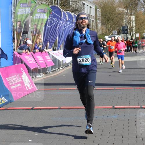 12.04.2026 - 45. Internationalen Wilhelmsburger Insellauf Strokosch-Dieckow http://msf.ph/oto/9455947 12.04.2026 10:45:09 Ziel 2920 meine-sportfotos.de