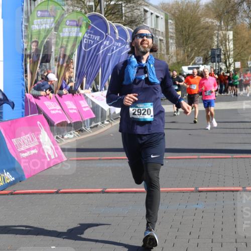 12.04.2026 - 45. Internationalen Wilhelmsburger Insellauf Strokosch-Dieckow http://msf.ph/oto/9455950 12.04.2026 10:45:09 Ziel 2920 meine-sportfotos.de