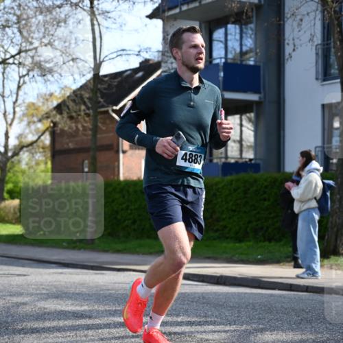 12.04.2026 - 45. Internationalen Wilhelmsburger Insellauf J. Mangold http://msf.ph/oto/9455952 12.04.2026 10:28:32 Ziel 4995, 5833, 3904, 4994, 4831, 3141, 4883, 2979, 3585, 4154, 3473, 4075, 4144, 5316, 3514, 3514, 2793, 3777, 4979, 4087 meine-sportfotos.de
