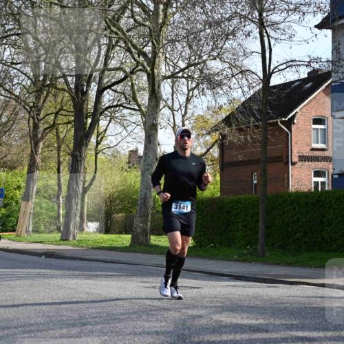 12.04.2026 - 45. Internationalen Wilhelmsburger Insellauf J. Mangold http://msf.ph/oto/9455960 12.04.2026 10:28:34 Ziel 3904, 4994, 4831, 3141, 4883, 2979, 3585, 4154, 3473, 4075, 4144, 4144, 5316, 3514, 2793, 3777, 4979, 4087, 3735 meine-sportfotos.de