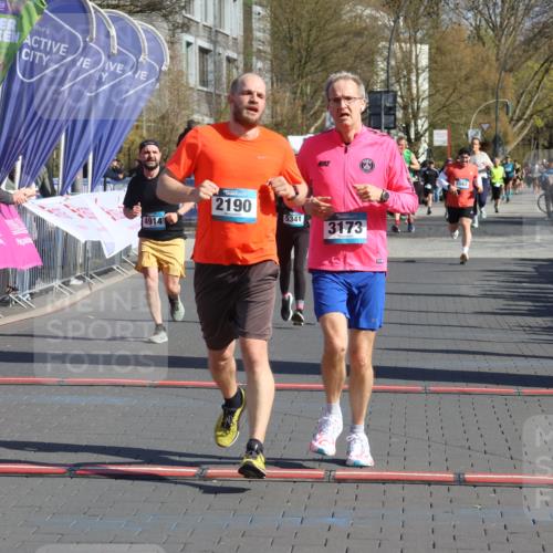 12.04.2026 - 45. Internationalen Wilhelmsburger Insellauf Strokosch-Dieckow http://msf.ph/oto/9455962 12.04.2026 10:45:14 Ziel 3173, 2190, 4914, 5341, 5435 meine-sportfotos.de
