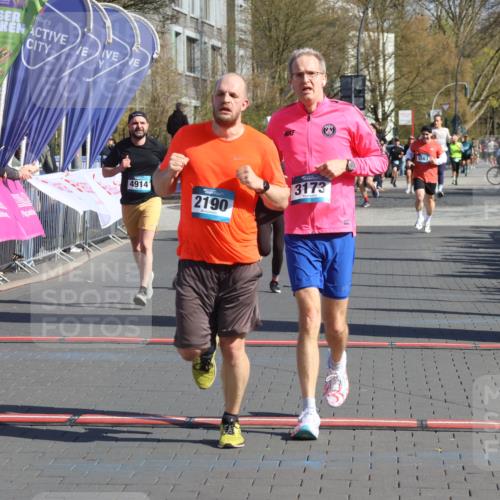 12.04.2026 - 45. Internationalen Wilhelmsburger Insellauf Strokosch-Dieckow http://msf.ph/oto/9455973 12.04.2026 10:45:14 Ziel 3173, 2190, 4914, 5341, 5435 meine-sportfotos.de