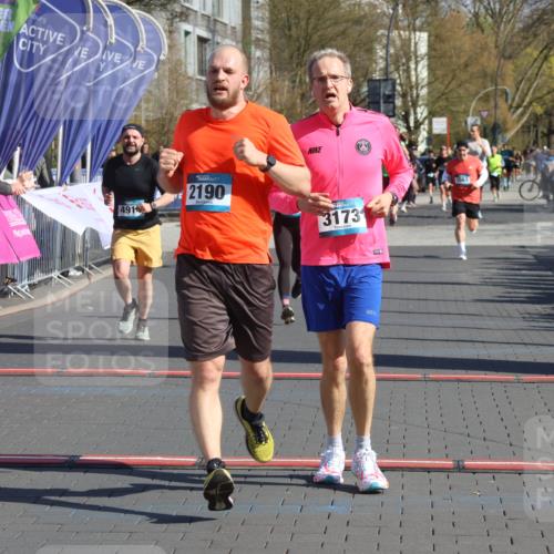 12.04.2026 - 45. Internationalen Wilhelmsburger Insellauf Strokosch-Dieckow http://msf.ph/oto/9455980 12.04.2026 10:45:14 Ziel 3173, 2190, 4914, 5341, 5435 meine-sportfotos.de