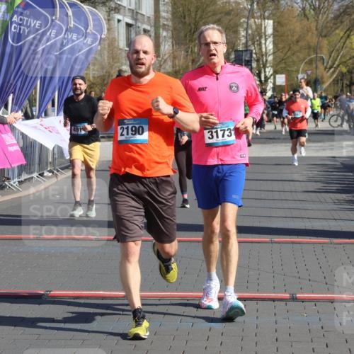 12.04.2026 - 45. Internationalen Wilhelmsburger Insellauf Strokosch-Dieckow http://msf.ph/oto/9455981 12.04.2026 10:45:14 Ziel 3173, 2190, 4914, 5341, 5435 meine-sportfotos.de