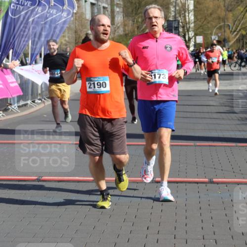 12.04.2026 - 45. Internationalen Wilhelmsburger Insellauf Strokosch-Dieckow http://msf.ph/oto/9455986 12.04.2026 10:45:14 Ziel 3173, 2190, 4914, 5341, 5435 meine-sportfotos.de