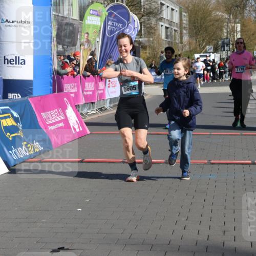 12.04.2026 - 45. Internationalen Wilhelmsburger Insellauf Strokosch-Dieckow http://msf.ph/oto/9455988 12.04.2026 11:02:29 Ziel 2417, 5605, 4613, 3178 meine-sportfotos.de