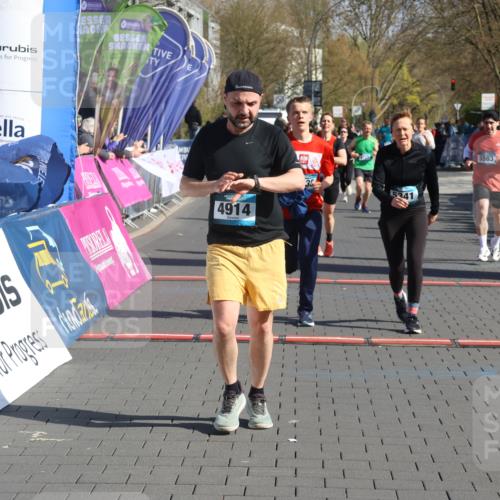 12.04.2026 - 45. Internationalen Wilhelmsburger Insellauf Strokosch-Dieckow http://msf.ph/oto/9455989 12.04.2026 10:45:18 Ziel 3173, 2190, 4914, 5341, 5435, 5563, 2075 meine-sportfotos.de