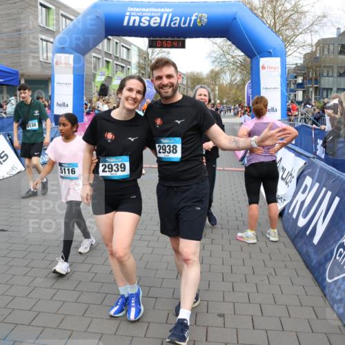 12.04.2026 - 45. Internationalen Wilhelmsburger Insellauf Strokosch-Dieckow http://msf.ph/oto/9456004 12.04.2026 13:03:41 Ziel 2939, 2938 meine-sportfotos.de
