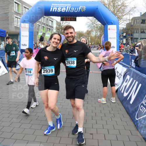 12.04.2026 - 45. Internationalen Wilhelmsburger Insellauf Strokosch-Dieckow http://msf.ph/oto/9456008 12.04.2026 13:03:41 Ziel 2939, 2938 meine-sportfotos.de