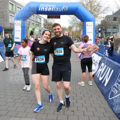 12.04.2026 - 45. Internationalen Wilhelmsburger Insellauf Strokosch-Dieckow http://msf.ph/oto/9456017 12.04.2026 13:03:41 Ziel 2939, 2938 meine-sportfotos.de
