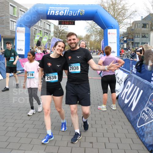 12.04.2026 - 45. Internationalen Wilhelmsburger Insellauf Strokosch-Dieckow http://msf.ph/oto/9456021 12.04.2026 13:03:41 Ziel 2939, 2938 meine-sportfotos.de