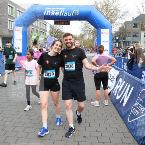 12.04.2026 - 45. Internationalen Wilhelmsburger Insellauf Strokosch-Dieckow http://msf.ph/oto/9456025 12.04.2026 13:03:40 Ziel 2939, 2938 meine-sportfotos.de