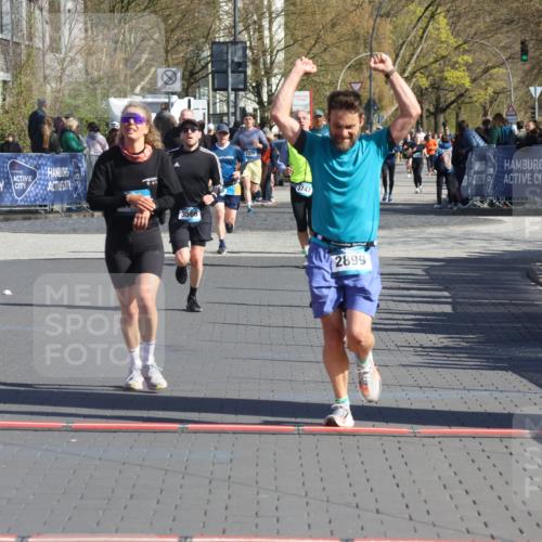 12.04.2026 - 45. Internationalen Wilhelmsburger Insellauf Strokosch-Dieckow http://msf.ph/oto/9456035 12.04.2026 10:45:29 Ziel 3416, 2899, 4785 meine-sportfotos.de