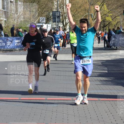 12.04.2026 - 45. Internationalen Wilhelmsburger Insellauf Strokosch-Dieckow http://msf.ph/oto/9456040 12.04.2026 10:45:30 Ziel 2899, 4785, 3566 meine-sportfotos.de